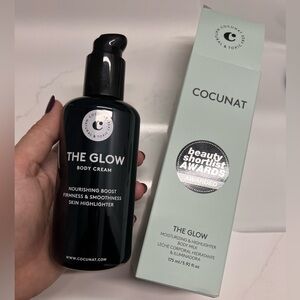 COCUNAT The Glow Moisturizing & Highlighter Body Milk
